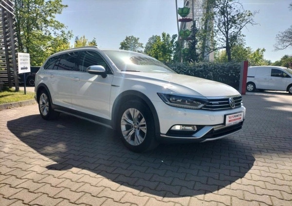 Volkswagen Passat cena 109900 przebieg: 135094, rok produkcji 2019 z Sanok małe 596